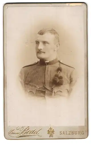 Fotografie Eduard Bertel, Salzburg, Österreichischer Soldat in Uniform mit Schützenschnur