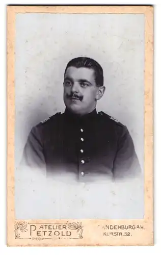 Fotografie Atelier Petzold, Brandenburg, Kurstrasse 52, Soldat des 35. Regiments in Uniform