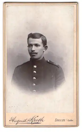 Fotografie August Kroth, Dieuze, Junger Soldat des 13. Regiments in Uniform