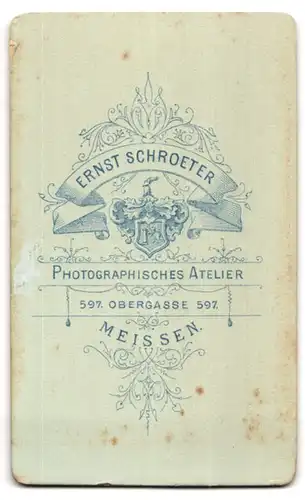 Fotografie Ernst Schroeter, Meissen, Obergasse 597, Bürgerliche Dame mit Buch in der Hand