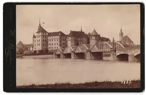 Fotografie H. Burghard, Torgau, Erzenstr. 40, Ansicht Torgau, Blick auf Schloss Hartenfels mit Stahlbrücke