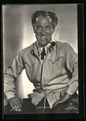 AK Schauspieler Luis Trenker mit Pfeife