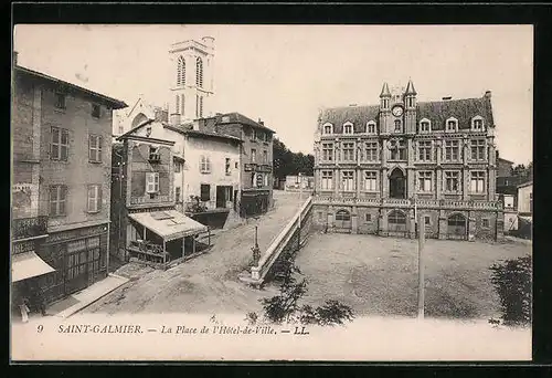AK Saint-Galmier, La Place de l`Hôtel-de-Ville