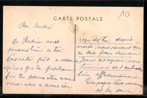 AK Pradines, Un coin de la Place