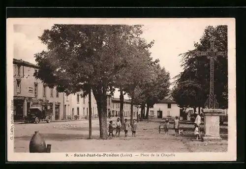 AK Saint-Just-la-Pendue, Place de la Chapelle