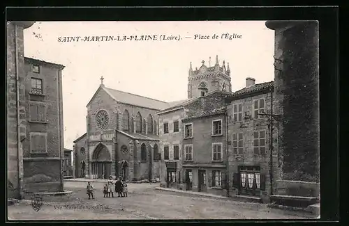 AK Saint-Martin-la-Plaine, Place de l`Eglise