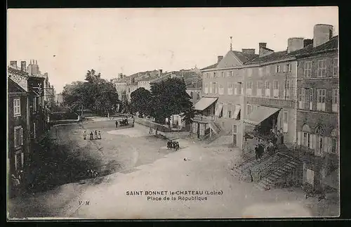 AK Saint-Bonnet-le-Chateau, Place de la Republique