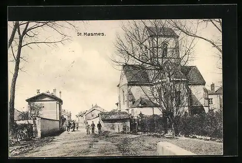 AK St-Masmes, Strasse mit Soldaten