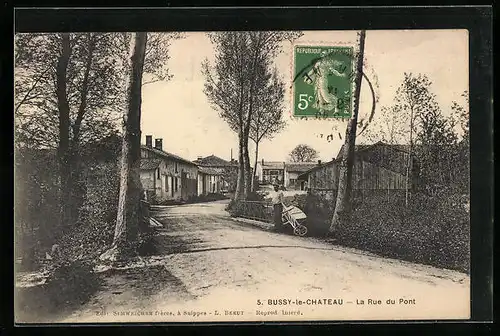 AK Bussy-le-Chateau, la Rue du Pont