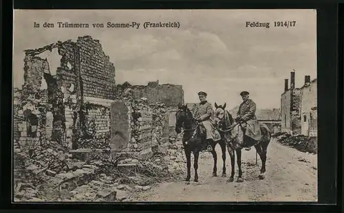 AK Somme-Py, Ortspartie in Trümmern und Soldaten zu Pferde, Feldzug 1914-17