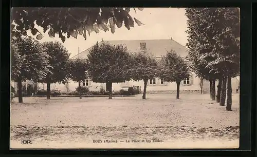 AK Bouy, La Place et les Écoles