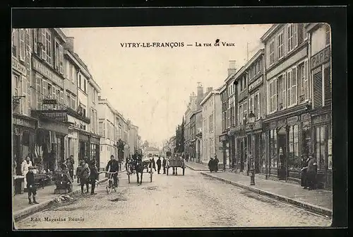 AK Vitry-le Francois, La rue de Vaux