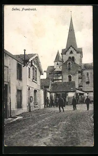 AK Selles, Strassenpartie mit Kirche