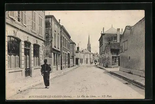 AK Moumelon-le-Grand, La Rue du Génie