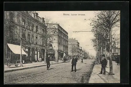 AK Reims, Passanten in der Laoner Strasse