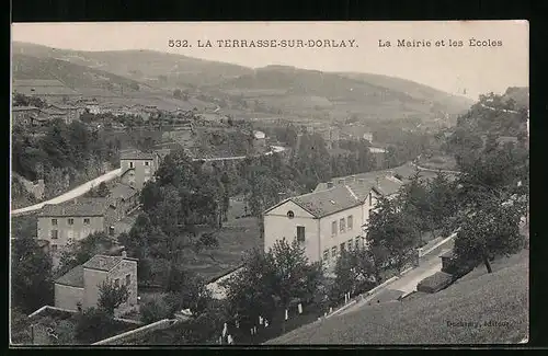 AK La Terrasse-sur-Dorlay, la Mairie et les Écoles