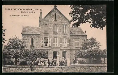 AK Pouilly-sous-Charlieu, Ecole et Mairie