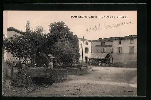 AK Pommiers, Entree du Village