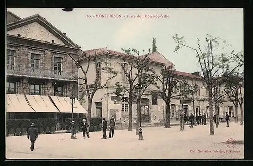 AK Montbrison, Place de l`Hotel-de-Ville