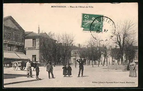 AK Montbrison, Place de l`Hotel-de-Ville