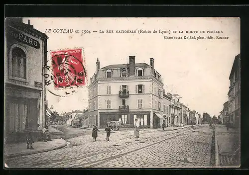 AK Le Coteau, La Rue Nationale (Route de Lyon) et la Route de Perreux