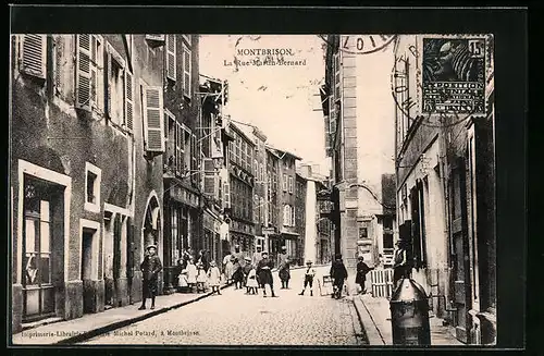 AK Montbrison, La Rue Martin-Bernard