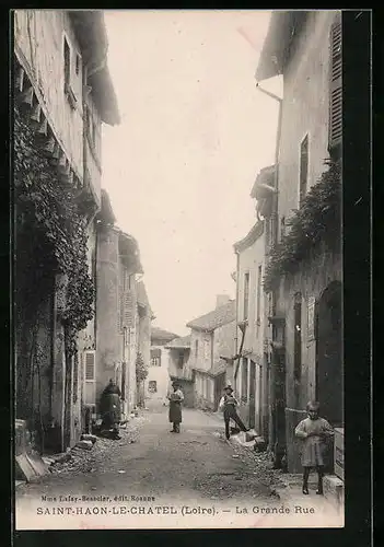 AK Saint-Haon-le-Chatel, La Grande Rue