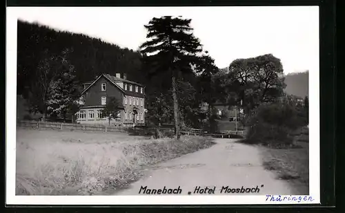 AK Manebach, Hotel Moosbach vor Hügeln