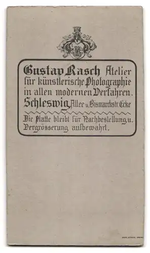 Fotografie Gustav Rasch, Schleswig, Bismarckstr., Portrait bildschönes Fräulein im prachtvollen Kleid