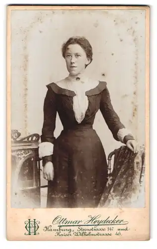 Fotografie Ottmar Heydecker, Hamburg, Steinstr. 17, Portrait bildschöne junge Frau im prachtvollen Kleid