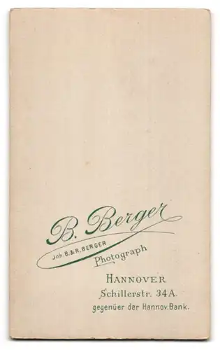 Fotografie B. Berger, Hannover, Schillerstr. 34a, Portrait drei bildschöne junge Frauen in eleganten Kleidern