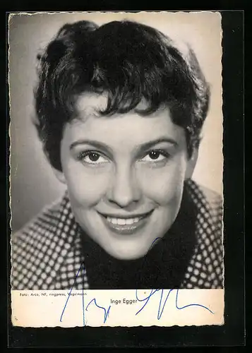 AK Schauspielerin Inge Egger mit reizendem Lächeln, Autograph