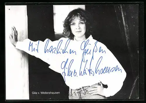 AK Schauspielerin Gila von Weitershausen blickt nachdenklich in die Kamera, Autograph