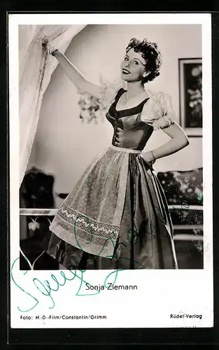 AK Schauspielerin Sonja Ziemann in Die sieben Kleider der Katrin, Autograph