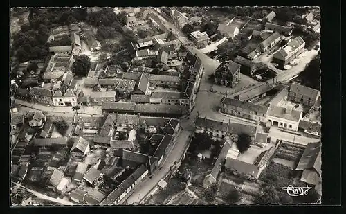 AK Hornoy, Vue aérienne, Le Centre du Pays, la Mairie, Les Halles
