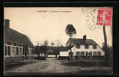 AK Canchy, L`Ecole et la place