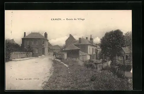 AK Camon, Entrèe du Village