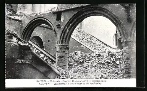 AK Louvain, Université, Escalier d'honneur après le bombardement