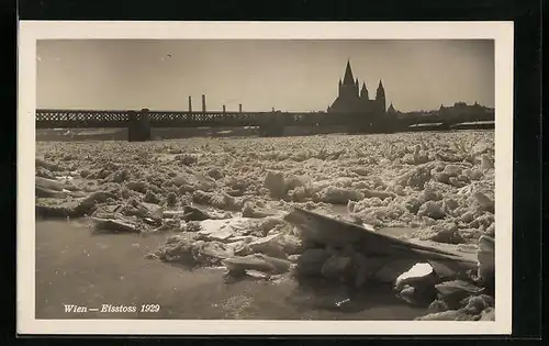 AK Wien, der Eisstoss 1929, Blick zur Brücke und zur Domkirche