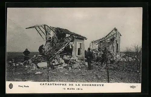 AK Courneuve, Catastrophe 15 Mars 1918, Männer vor den explodierten Häusern
