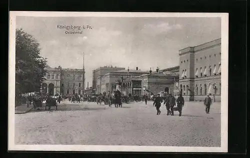 AK Königsberg i. Pr., Pferdekutschen auf dem Platz vor dem Ostbahnhof