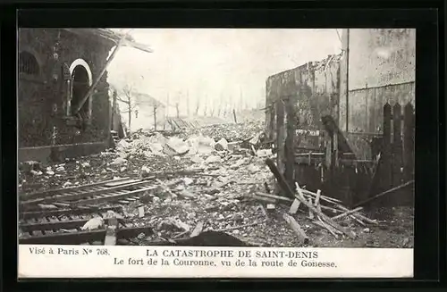 AK Paris, La Catastrophe de Saint-Denis, Le fort de la Couronne, vu de la route de Gonesse, Explosion