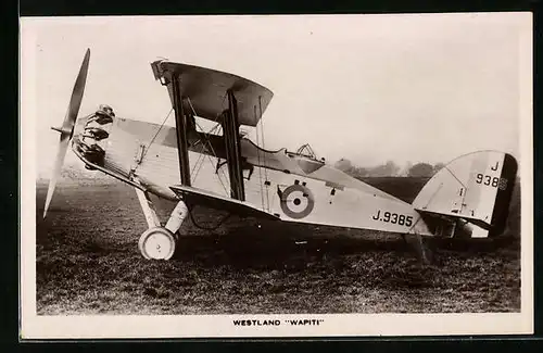 AK Westland Wapiti, Flugzeug J.9385 auf dem Feld stehend