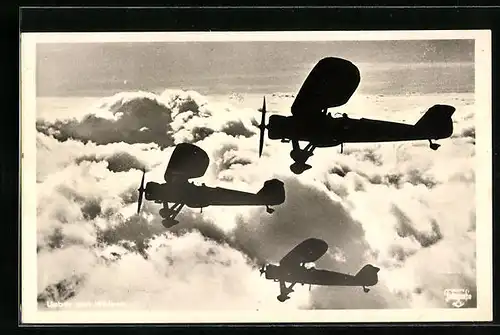 AK Unsere Luftwaffe, Flügzeuge über den Wolken