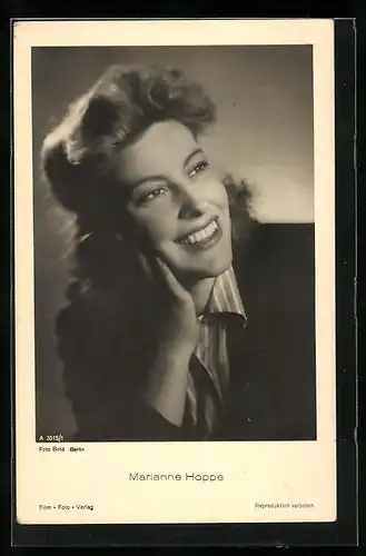 AK Schauspielerin Marianne Hoppe lachend
