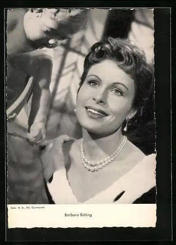 AK Schauspielerin Barbara Rütting mit Perlenkette