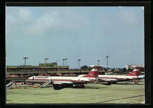 AK Berlin-Schönefeld, Flughafen, Flugzeuge am Boden