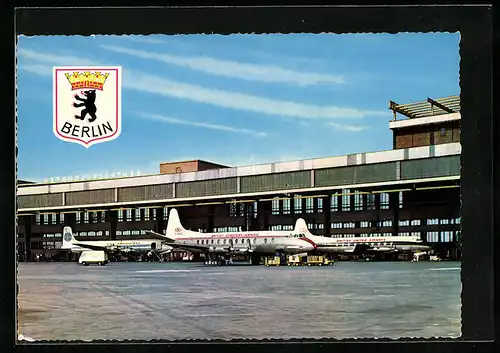 AK Berlin-Tempelhof, Zentralflughafen, Flugzeuge bei der Abfertigung