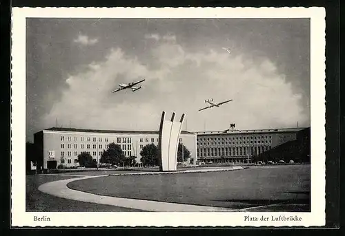 AK Berlin-Tempelhof, Platz der Luftbrücke am Flughafen
