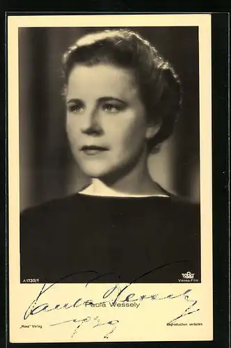 AK Schauspielerin Paula Wessely nachdenklich zur Seite blickend, Autograph